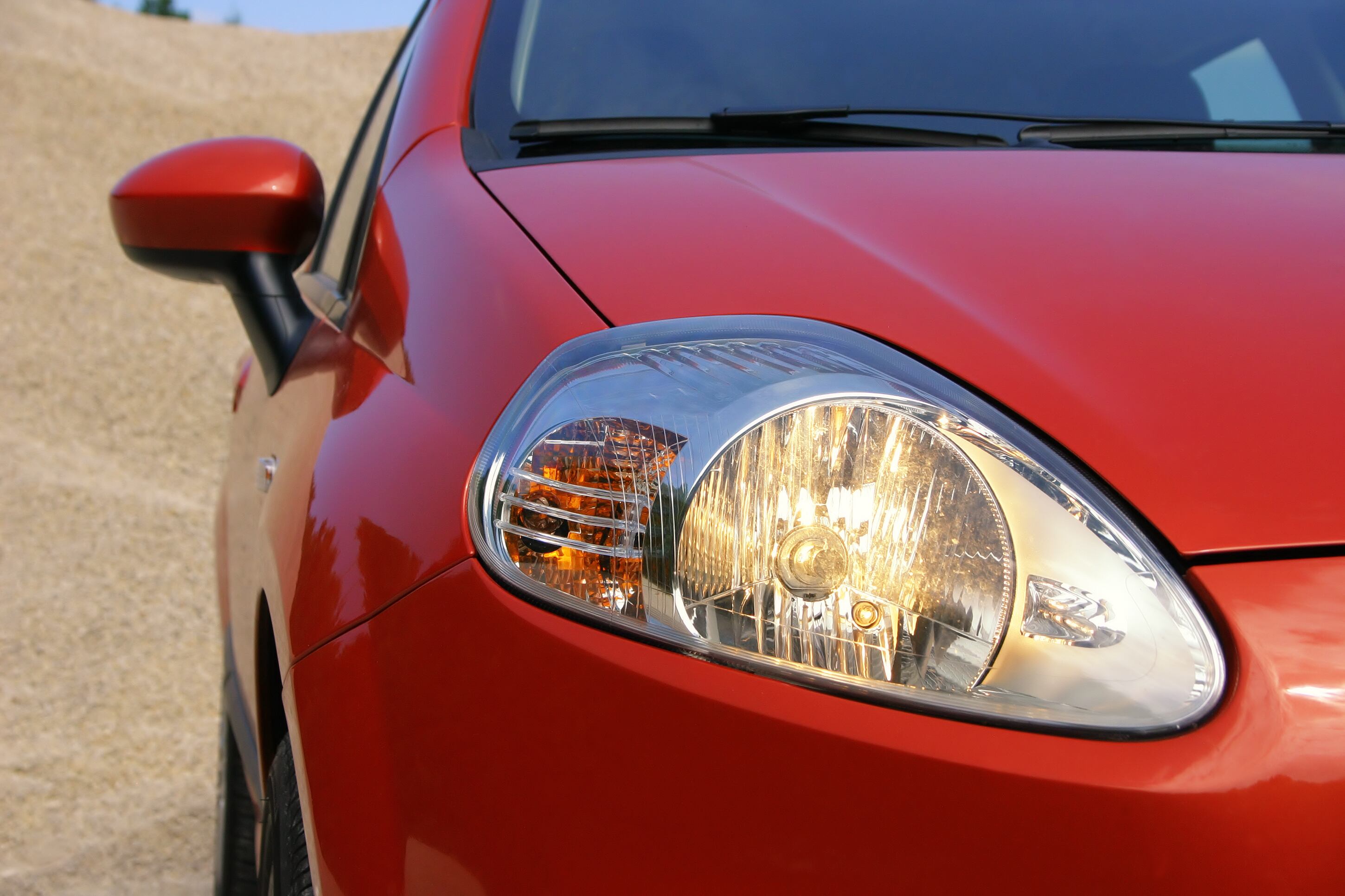 Multa por conducir un vehículo con una luz fundida - Getty Images