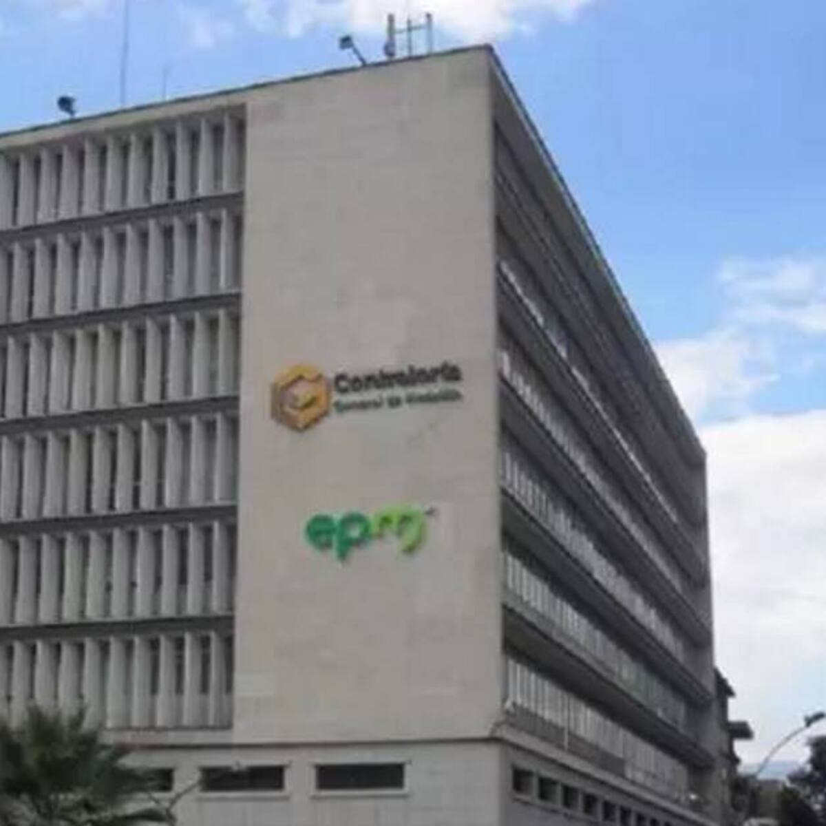 De manera reservada, Tecnológico entrega lista de admitidos a Contralor de Medellín