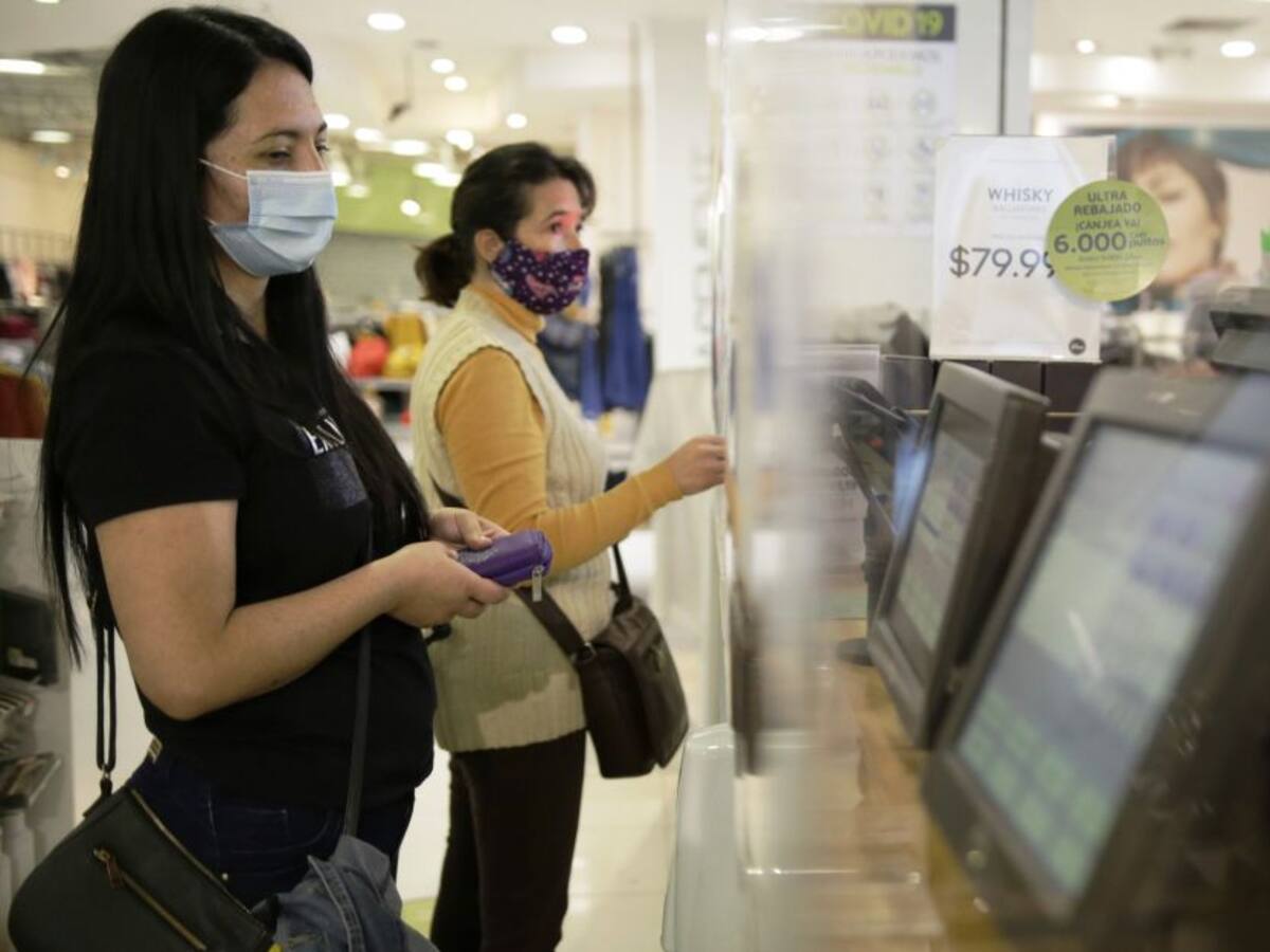 Reabren seis centros comerciales en Cartagena