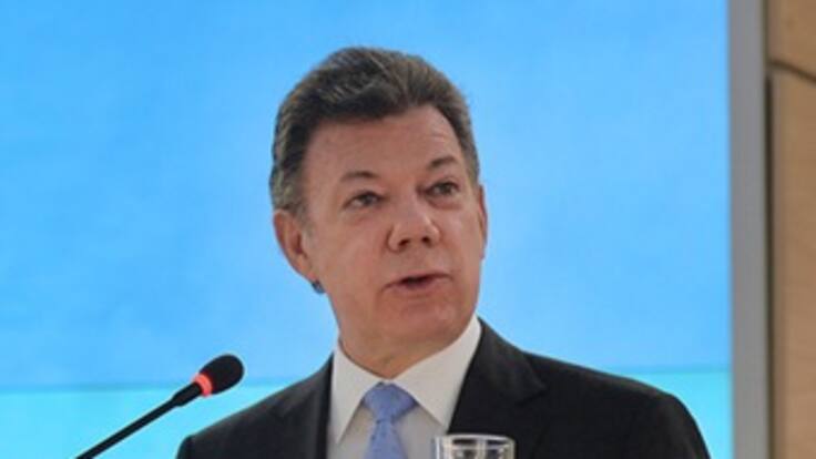 Resumen 8:00 am: Santos asegura que no cambiaría la Constitución en su beneficio