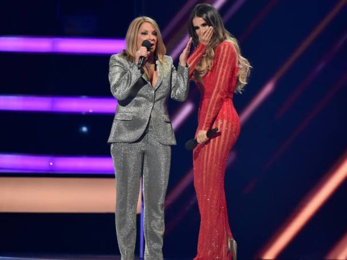 Catherine Siachoque y Ana María Polo se besaron en los Billboard