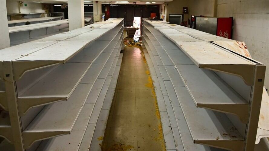 Saquean supermercados Supercundi en el Tolima tras operativo de la Fiscalía. Foto: Getty Images