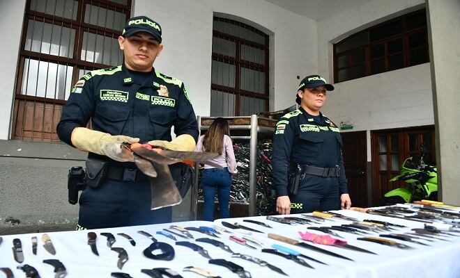 La Policía Metropolitana de Tunja llevó a cabo la destrucción de más de 1.400 armas blancas