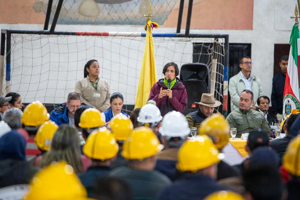 Ministra del Medio Ambiente, Susana Muhamad adelanta mesa diálogo en Socha / Cortesía: MinAmbiente.