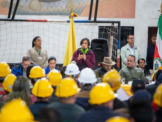 Ministra del Medio Ambiente, Susana Muhamad adelanta mesa diálogo en Socha / Cortesía: MinAmbiente.