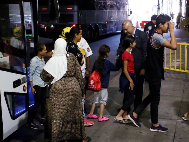 Ciudad de Nueva York aloja a migrantes en hoteles ante llegada de más indocumentados. Foto: Getty