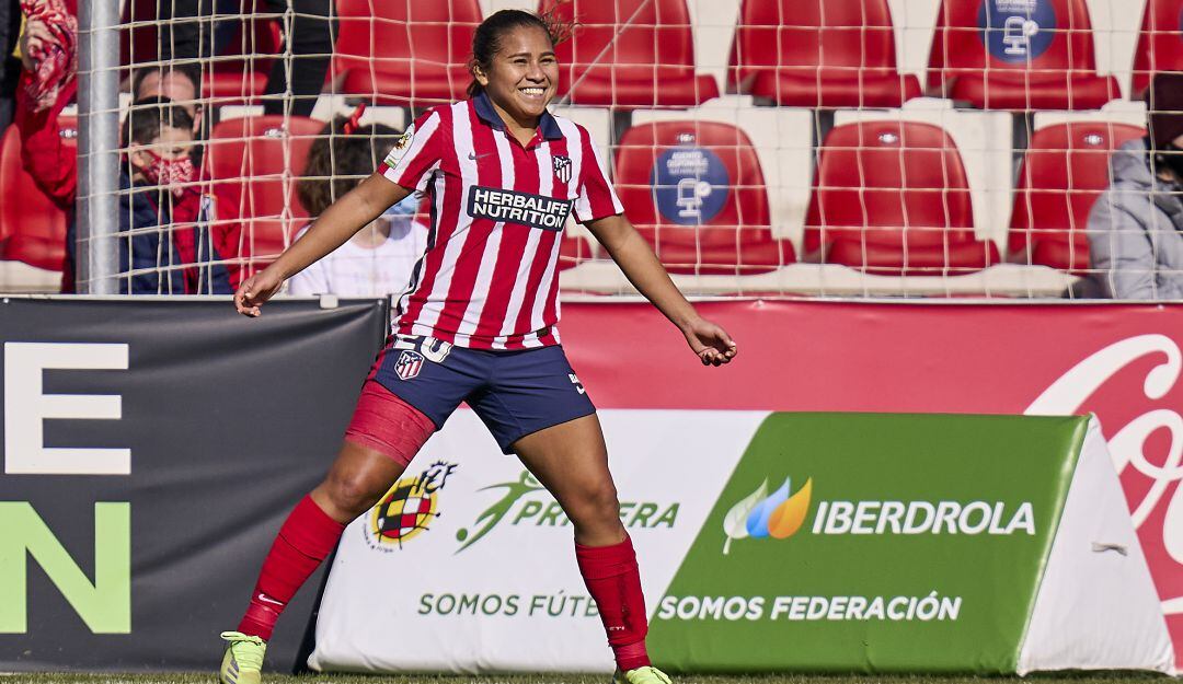 Leicy Santos festeja su segunda anotación en la presente Liga de España femenina.