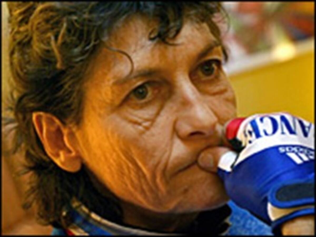 Policía antidopaje de Francia registra la casa de la ciclista Jeannie Longo