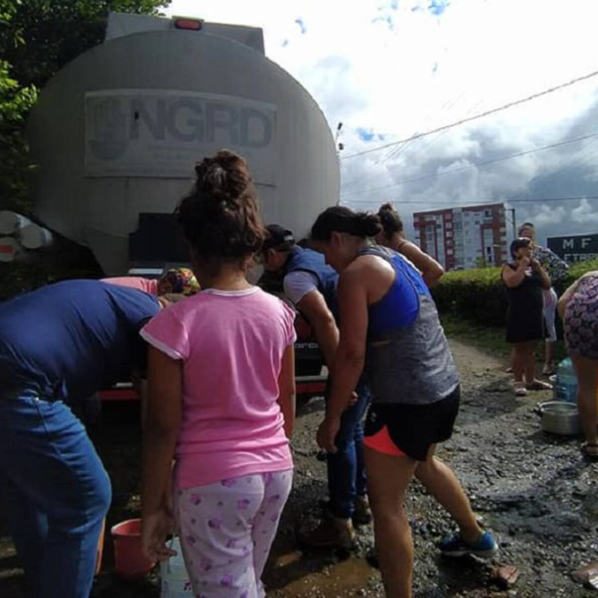 Sigue contingencia en Montenegro, aunque hay agua en algunos sectores