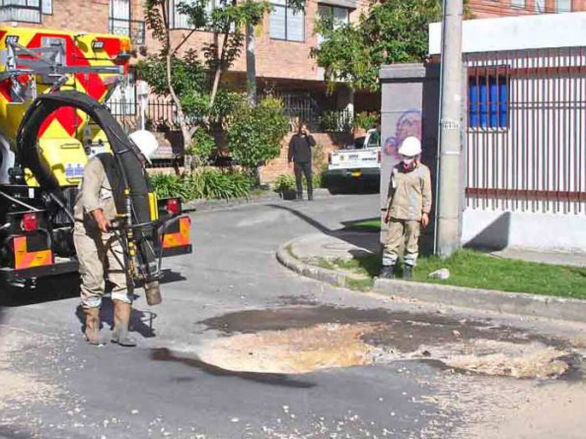 Alcaldía de Bogotá anuncia que tapará 11.000 huecos en las vías en 2017