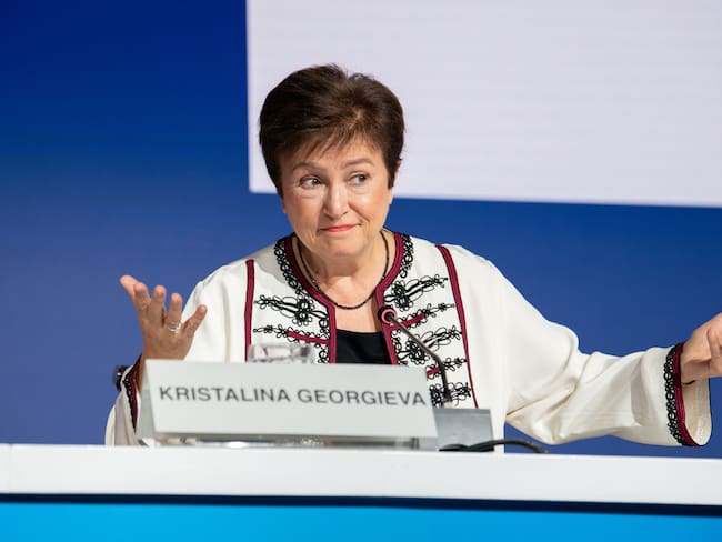 Marrakesh (Morocco), 12/10/2023.- Managing Director of the International Monetary Fund (IMF), Kristalina Georgieva, addresses the media on the fourth day of the 2023 Annual Meetings of the International Monetary Fund (IMF) and the World Bank Group (WBG) in Marrakesh, Morocco, 12 October 2023. This year&#039;s annual meetings, held from 09 to 15 October 2023, are joined by central bankers, ministers of finance and development, parliamentarians, private sector executives, representatives from civil society organizations and academics. (Marruecos) EFE/EPA/JALAL MORCHIDI