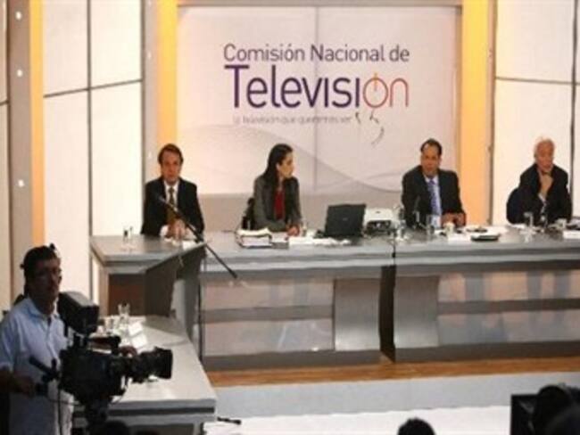 Contraloría imputa cargos a cinco excomisionados de TV por prórroga de canales privados