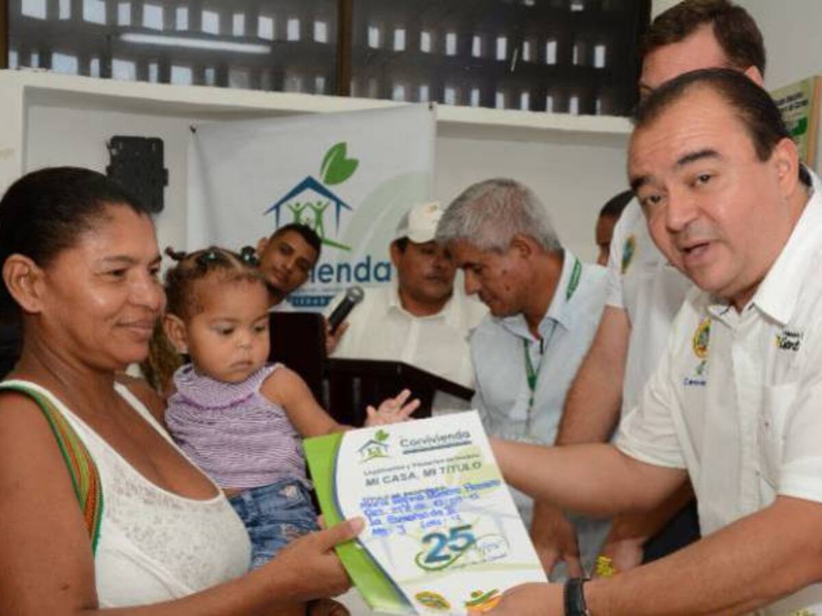 Entregan títulos de vivienda a 60 familias de Cartagena