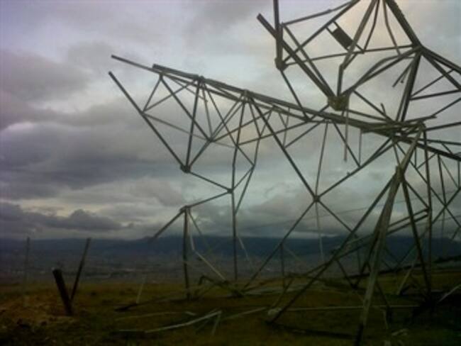 Este lunes estaría reparada la torre de energía derribada en el sur de Bogotá