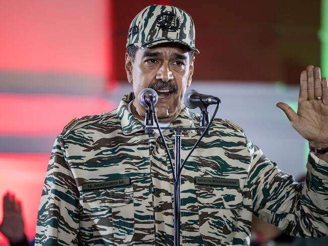 AME9311. CARACAS (VENEZUELA), 08/01/2025.- El presidente de Venezuela, Nicolás Maduro, habla durante un acto este martes en Caracas (Venezuela). Maduro manifestó este miércoles que su Gobierno está ejerciendo todas las acciones de "legítima defensa interna y externa", al tiempo que dijo que la pasada madrugada fueron detenidas varias personas -cuya cantidad no precisó- que calificó de "mercenarios" que -aseguró- planeaban un golpe de Estado. EFE/ Miguel Gutiérrez