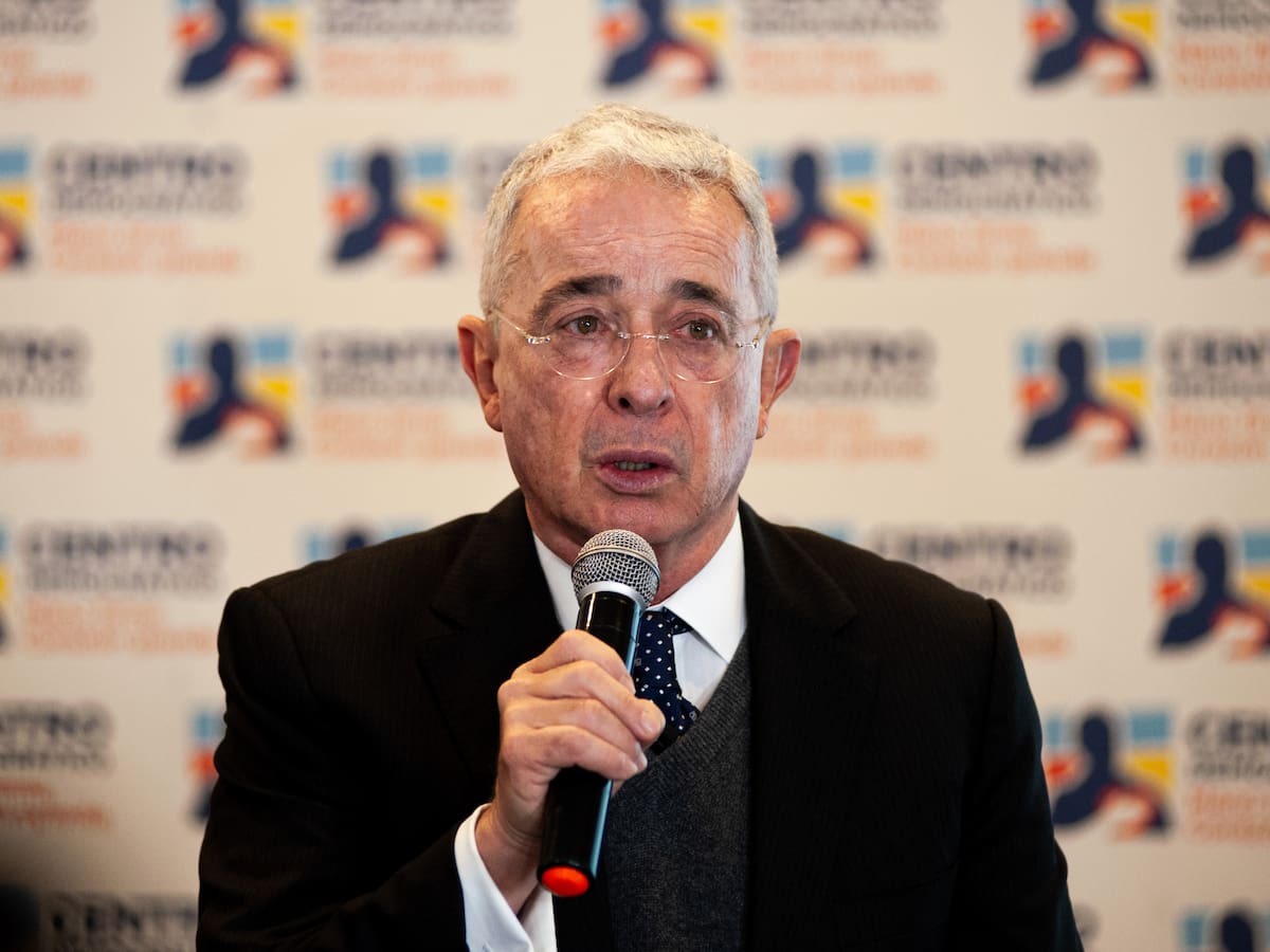 Juicio contra Uribe: 96 exfuncionarios y congresistas firmaron carta de respaldo al expresidente