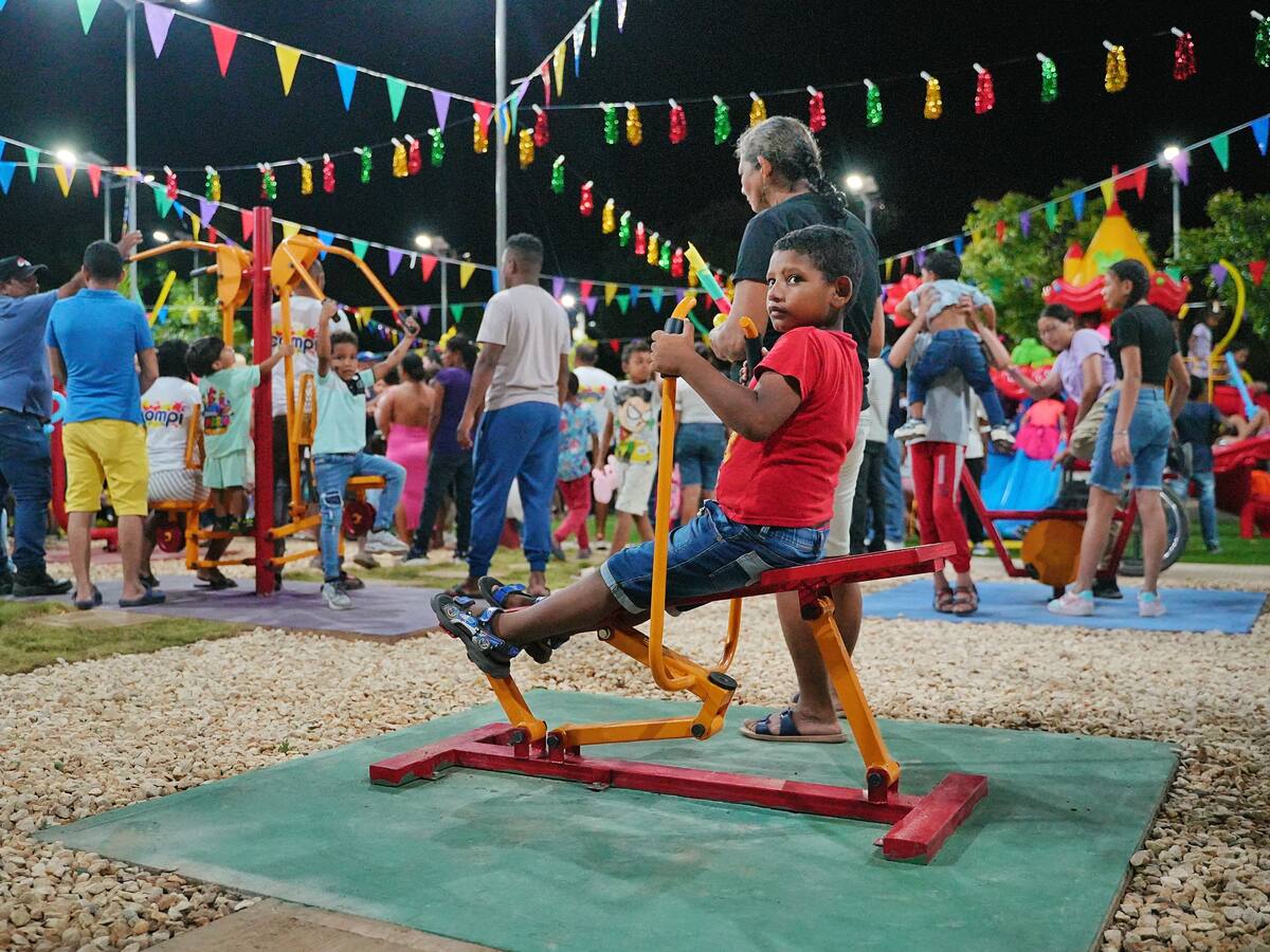 Gobernador Arana entrega nuevo “Parque de La Felicidad” en Ceibal, Magangué