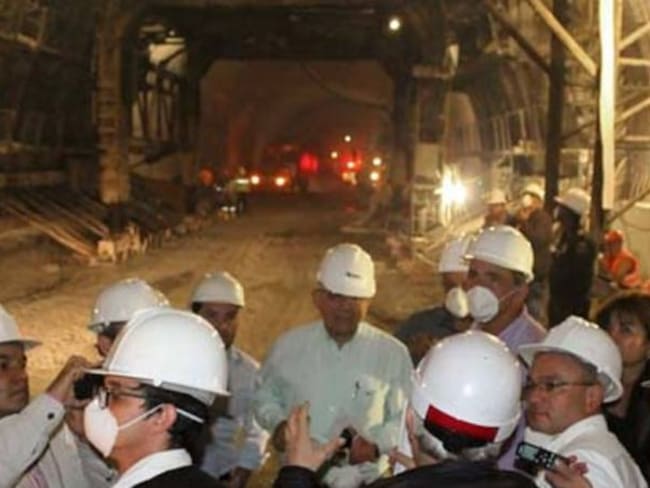 Medio billón de pesos valen las obras electromecánicas del Túnel de la Línea: Vargas Lleras