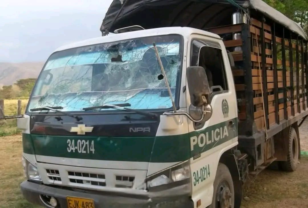 Ataque armado a miembros del Escuadrón Móvil de Carabineros en Córdoba. Foto tomada de redes sociales