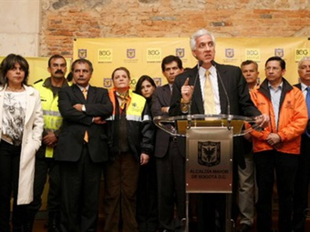 Gobierno y transportadores buscan acuerdo para levantar paro en Bogotá