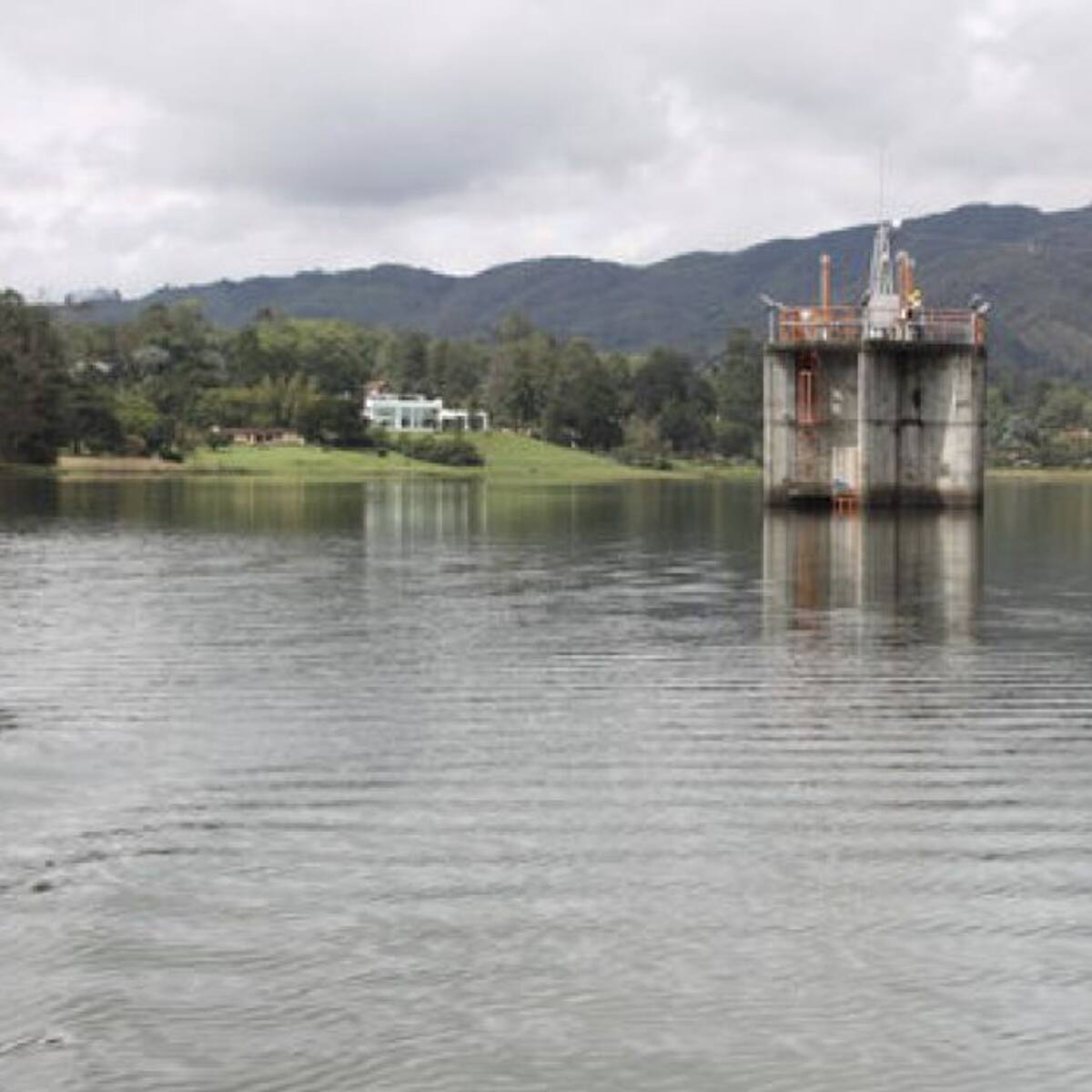 Por incremento de manganeso agua está saliendo amarilla en Valle de Aburrá