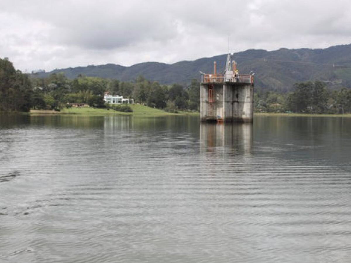 Por incremento de manganeso agua está saliendo amarilla en Valle de Aburrá