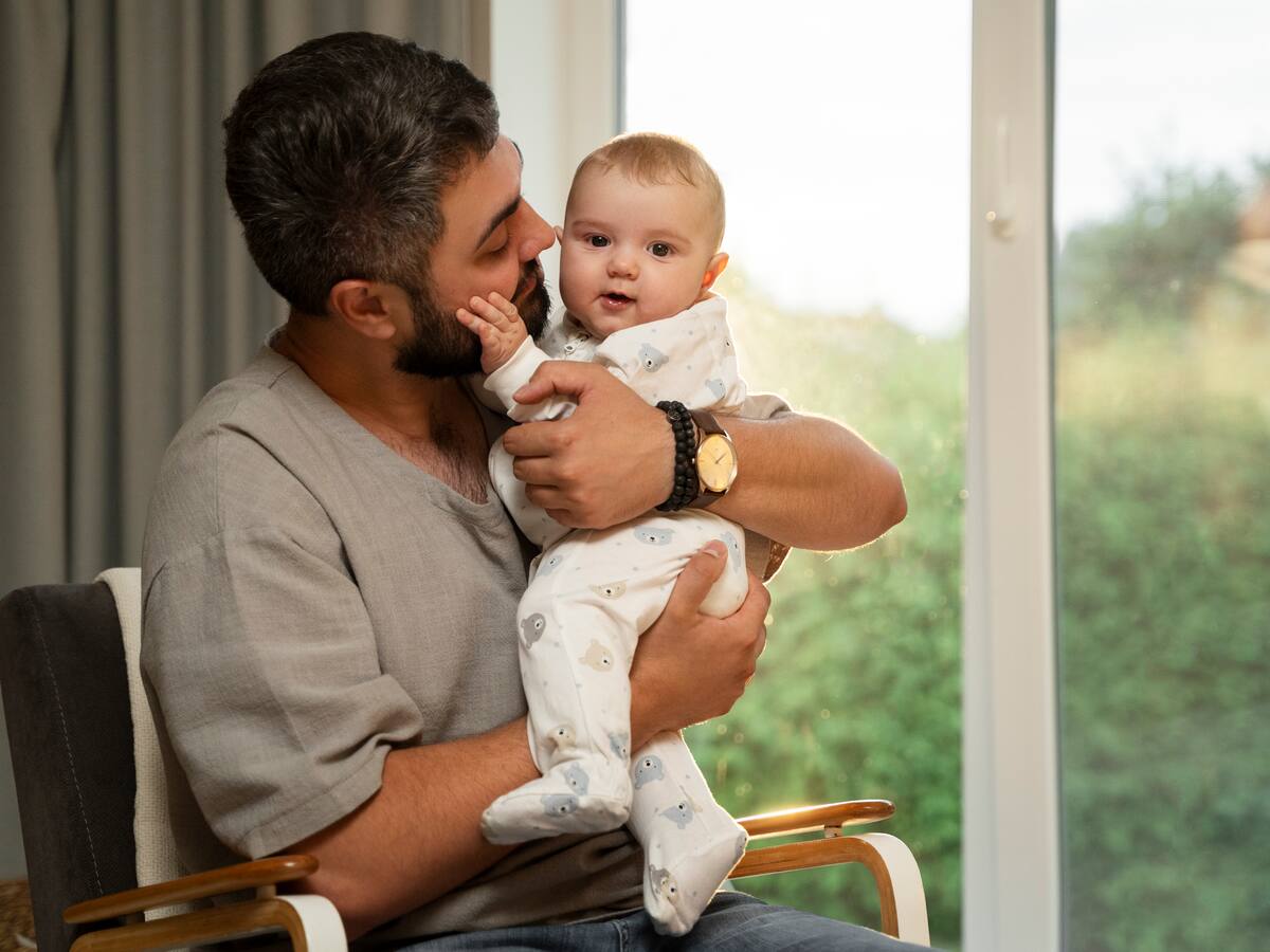 Licencia de paternidad en Colombia cambiaría tras reforma laboral: ¿cómo quedaría?