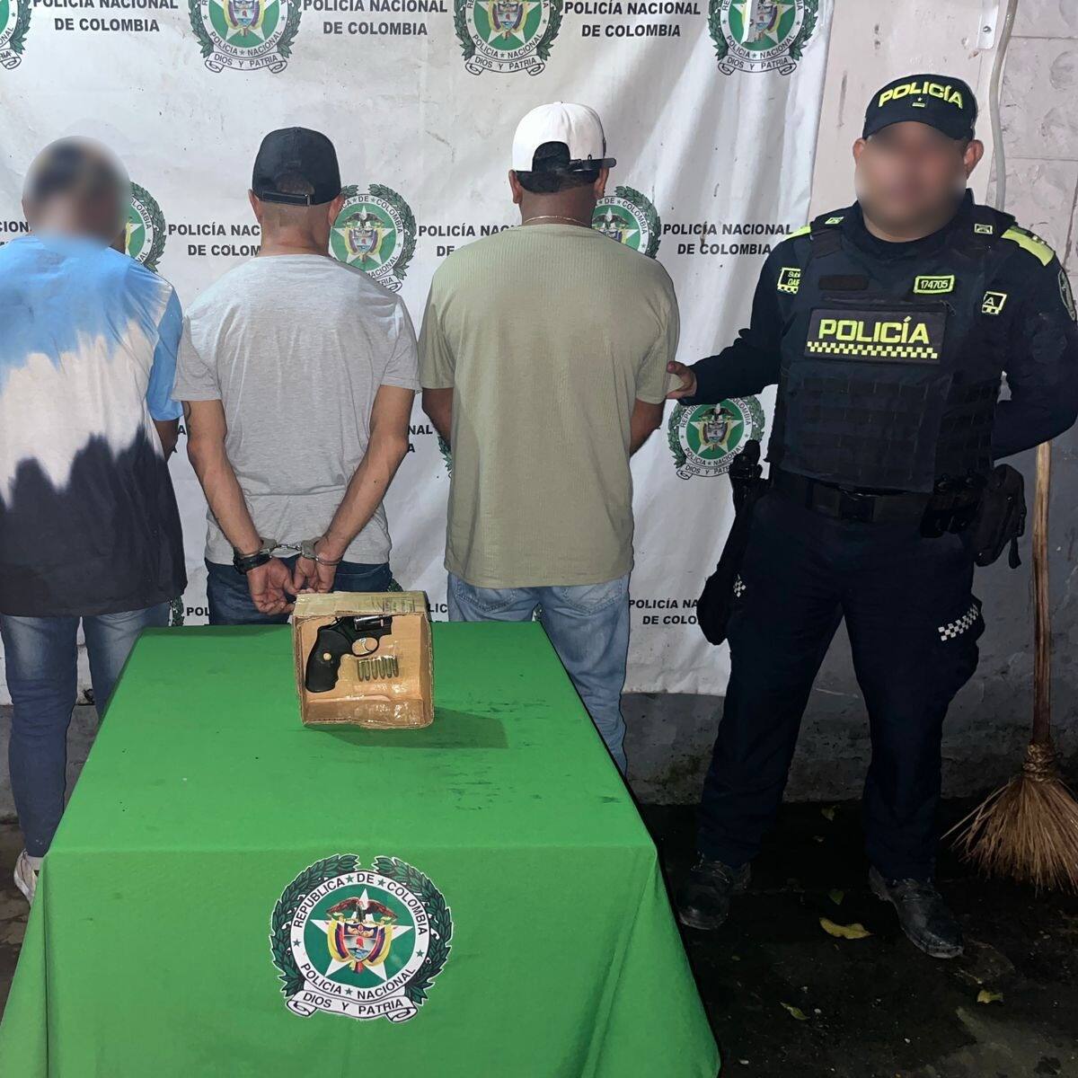 Cayeron tres presuntos delincuentes con un arma de fuego ilegal en Cartagena