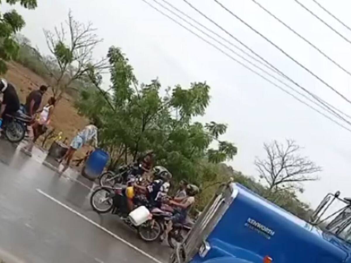 Inescrupulosos roban combustible tras fuga en una tubería en Cartagena