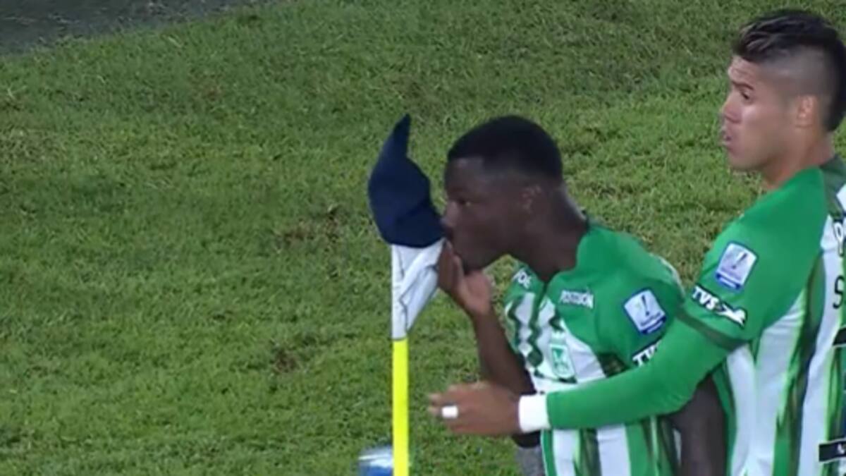 ¿Marino Hinestroza celebró con gesto provocador?: se limpió la boca con el banderín