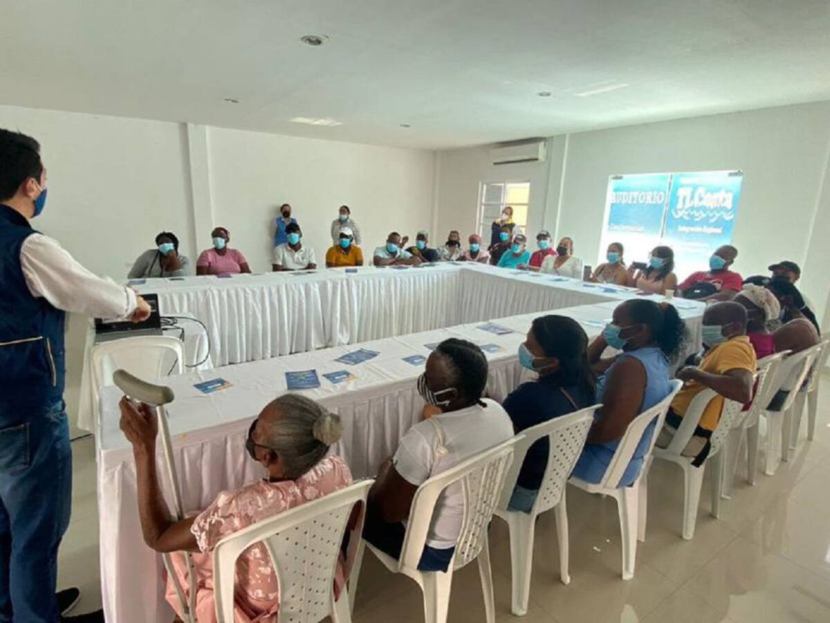 Socializaron con vendedores de playas formulario de compensaciones