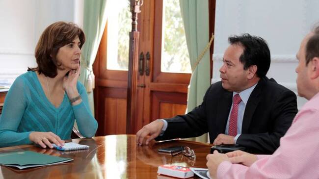 Canciller María Ángela Holguín con el gobernador de Norte de Santander William Villamizar