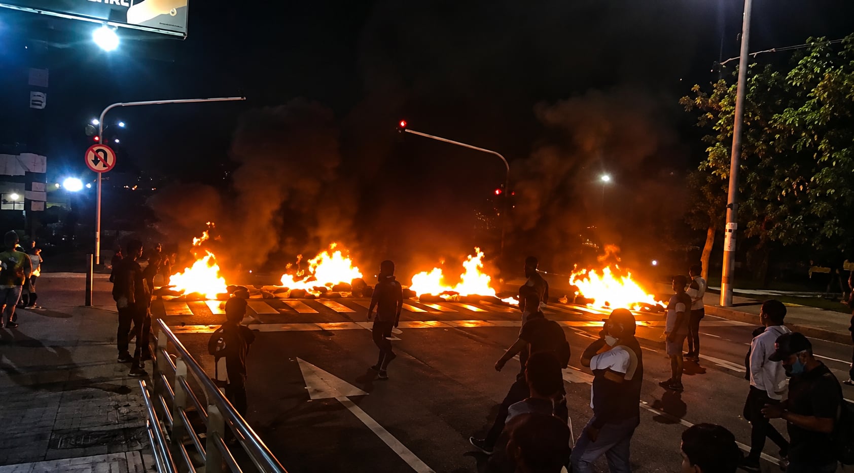 Protesta por cortes de energía paraliza la Troncal Murillo y obliga a suspender Transmetro