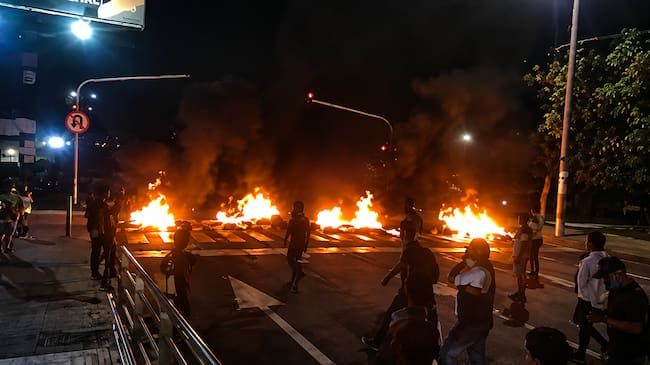 Protesta por cortes de energía paraliza la Troncal Murillo y obliga a suspender Transmetro