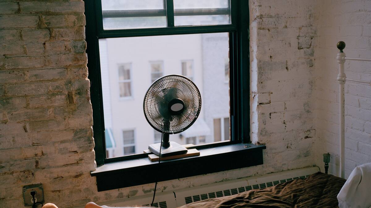 ¿Duerme con el ventilador toda la noche?: le contamos la razón por la cual debe evitarlo