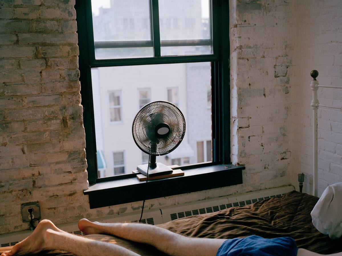 ¿Duerme con el ventilador toda la noche?: le contamos la razón por la cual debe evitarlo