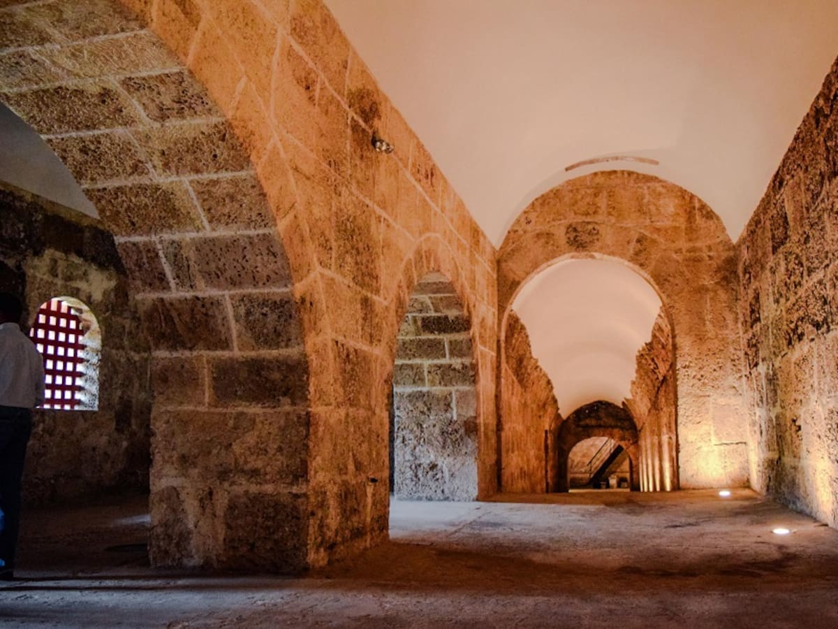 Se inaugura la exposición “Mal Fario” en el baluarte de Santa Catalina de Cartagena