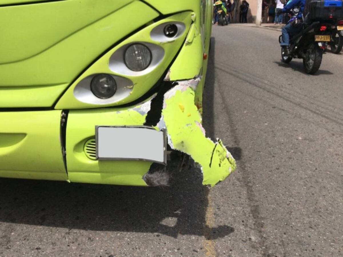 VIDEO: Falleció motociclista que se accidentó contra padrón de Metrolínea