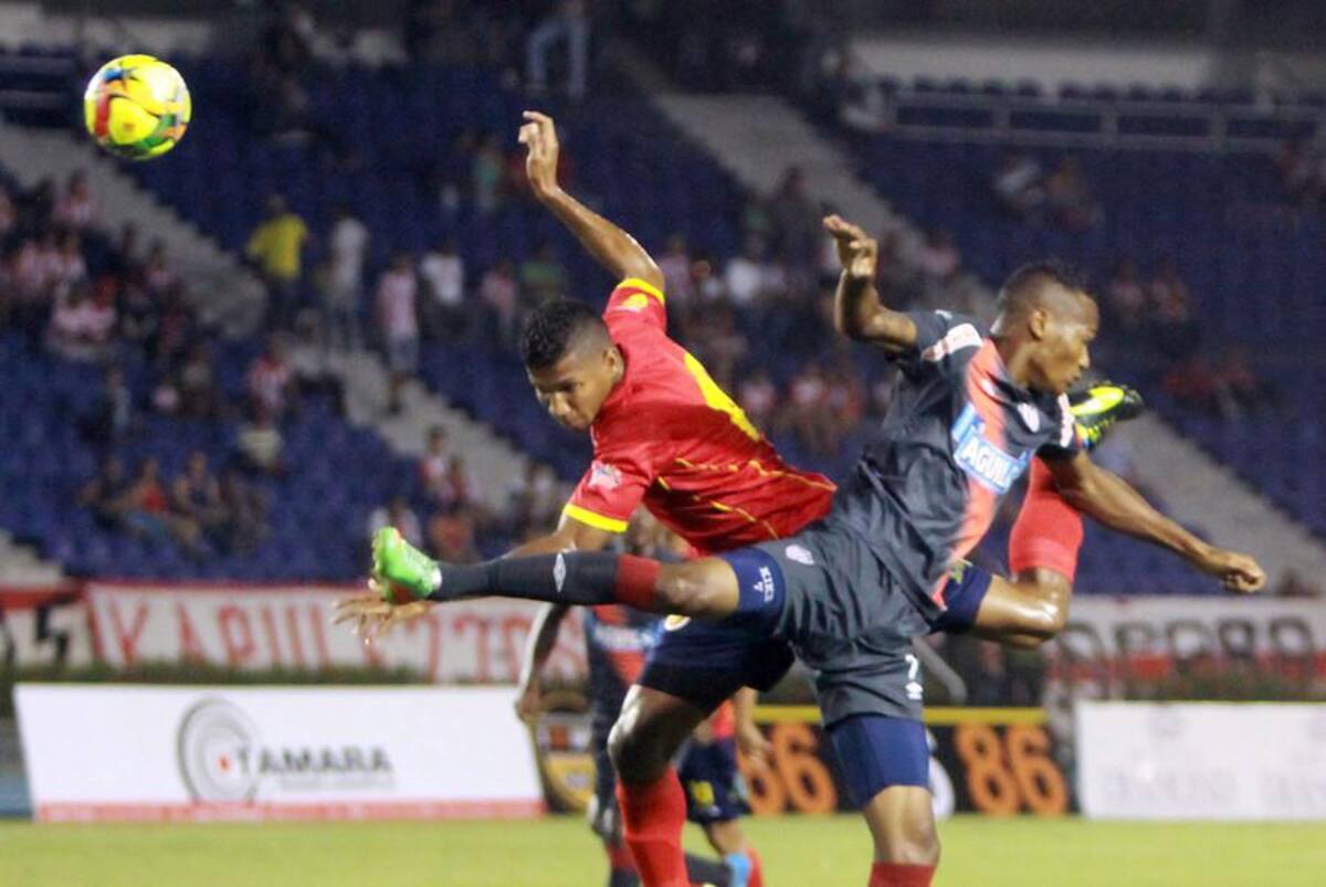 Edison Toloza y Vladimir Hernández revirtieron el marcador y dejaron saldo a favor de los tiburones 2-1. Uniautónoma se había ido adelante con gol de penal de Alan Navarro.