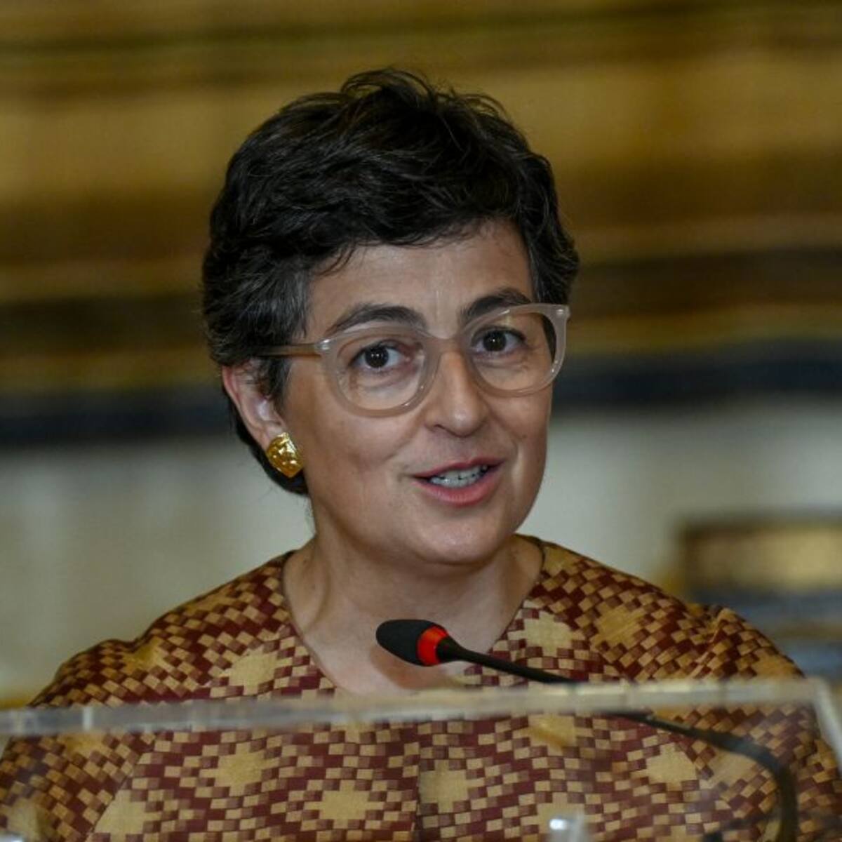En un mundo fracturado, los conflictos se multiplican: exministra de Exteriores de España