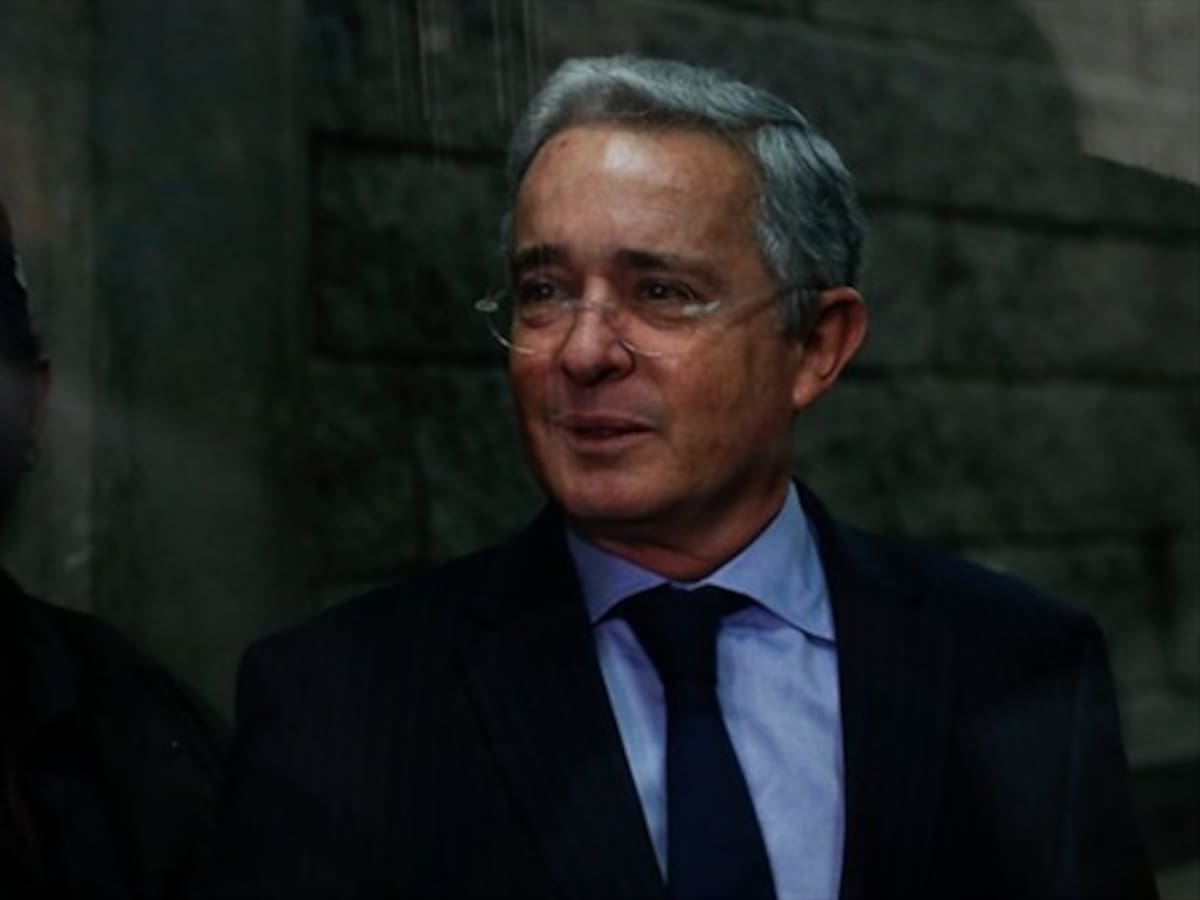 Uribe denuncia falta de control fronterizo para evitar paso de guerrilleros