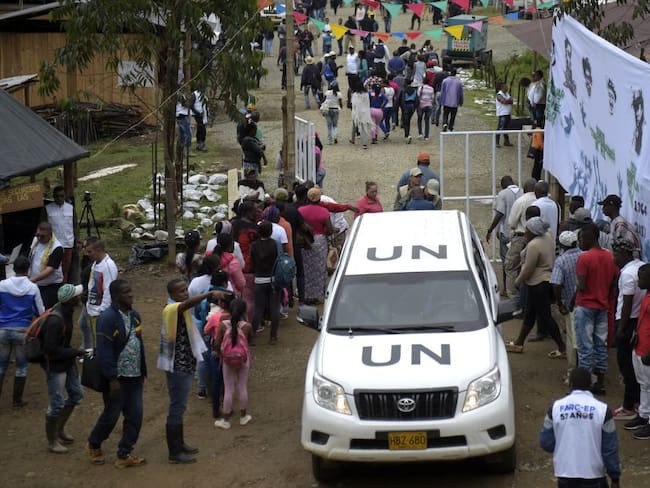 Un vehículo de las Naciones Unidas llega a la zona de reincorporación de Buenos Aires en el Cauca. 