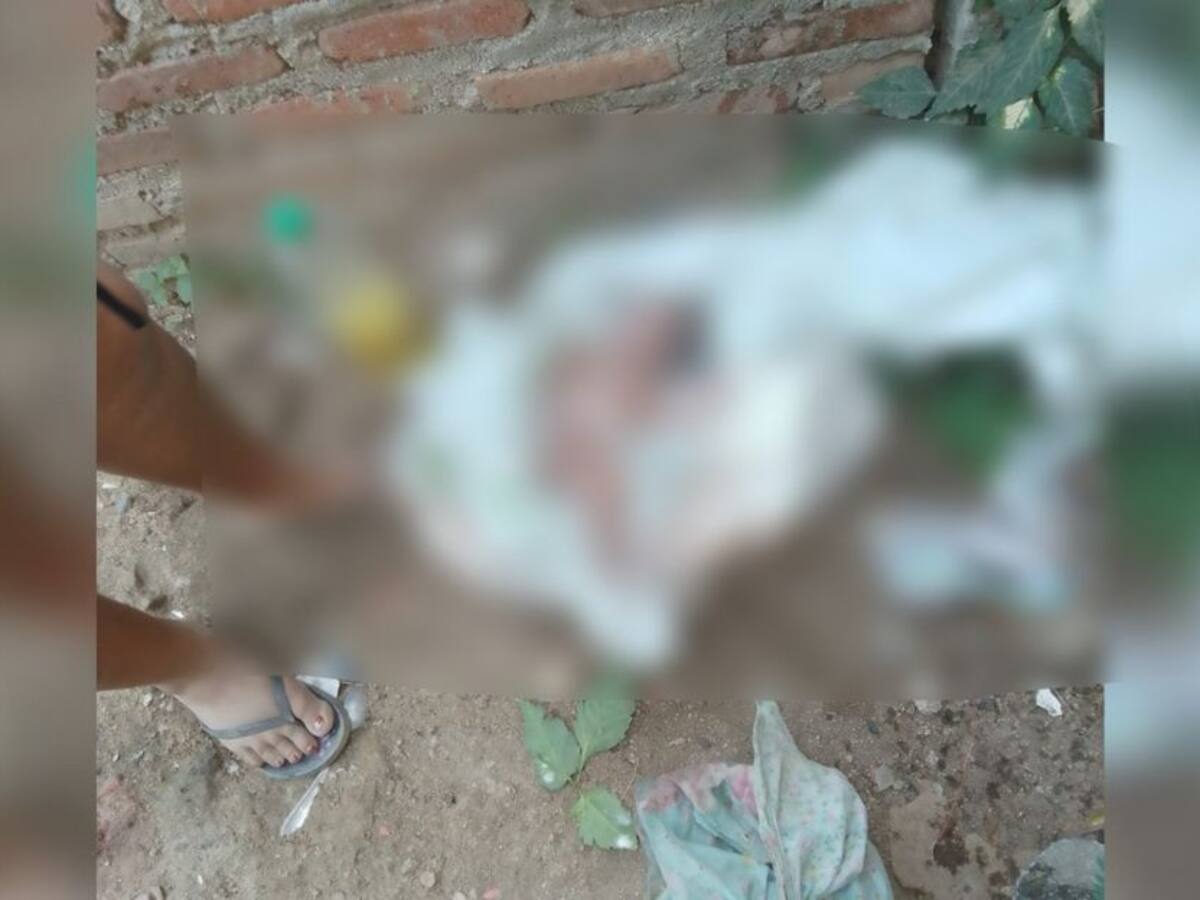 En Santa Marta una mujer aborta a su bebé y lo deja abandonado en un lote