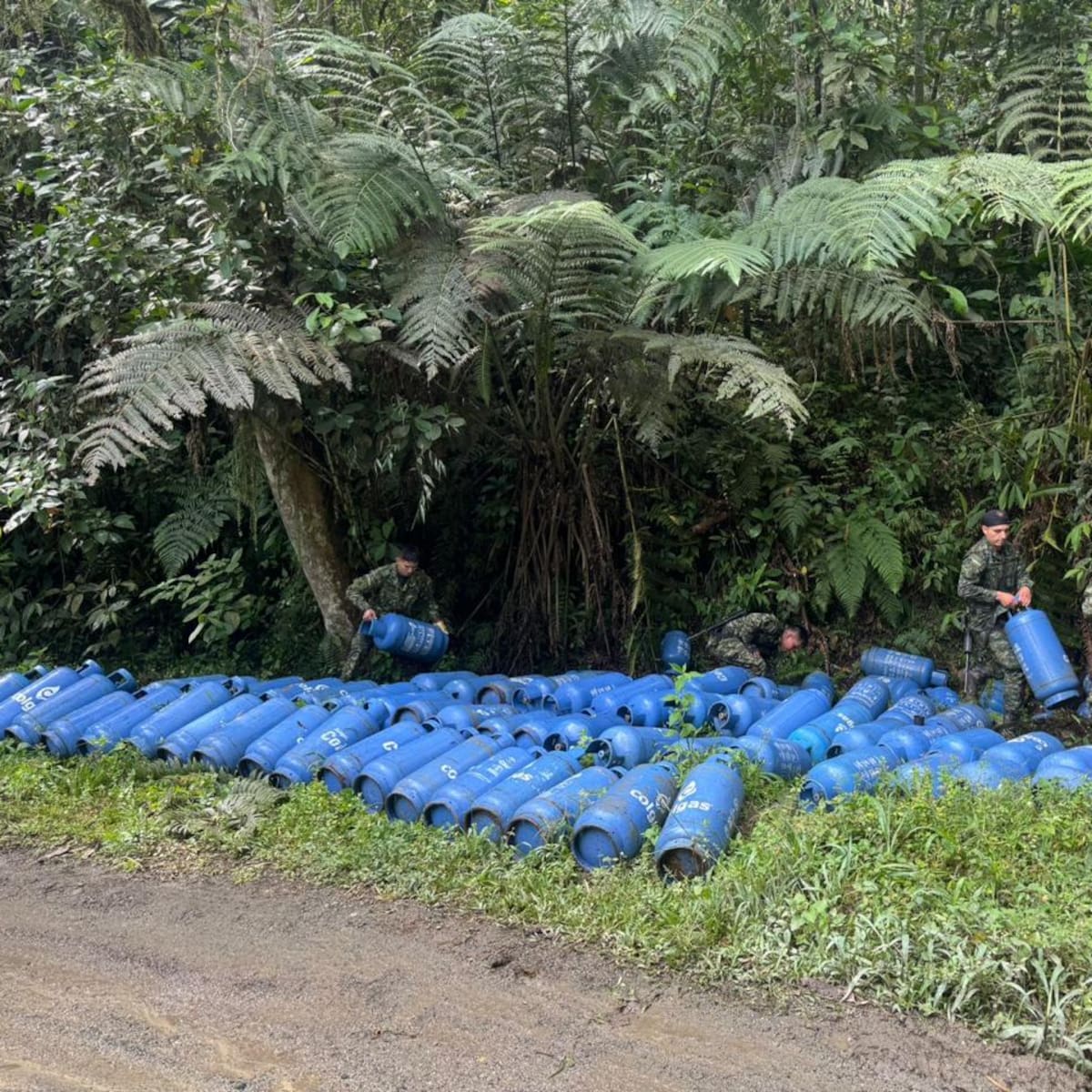 Ejército recuperó más de 100 cilindros de gas hurtados por disidencias Farc en Tuluá, Valle
