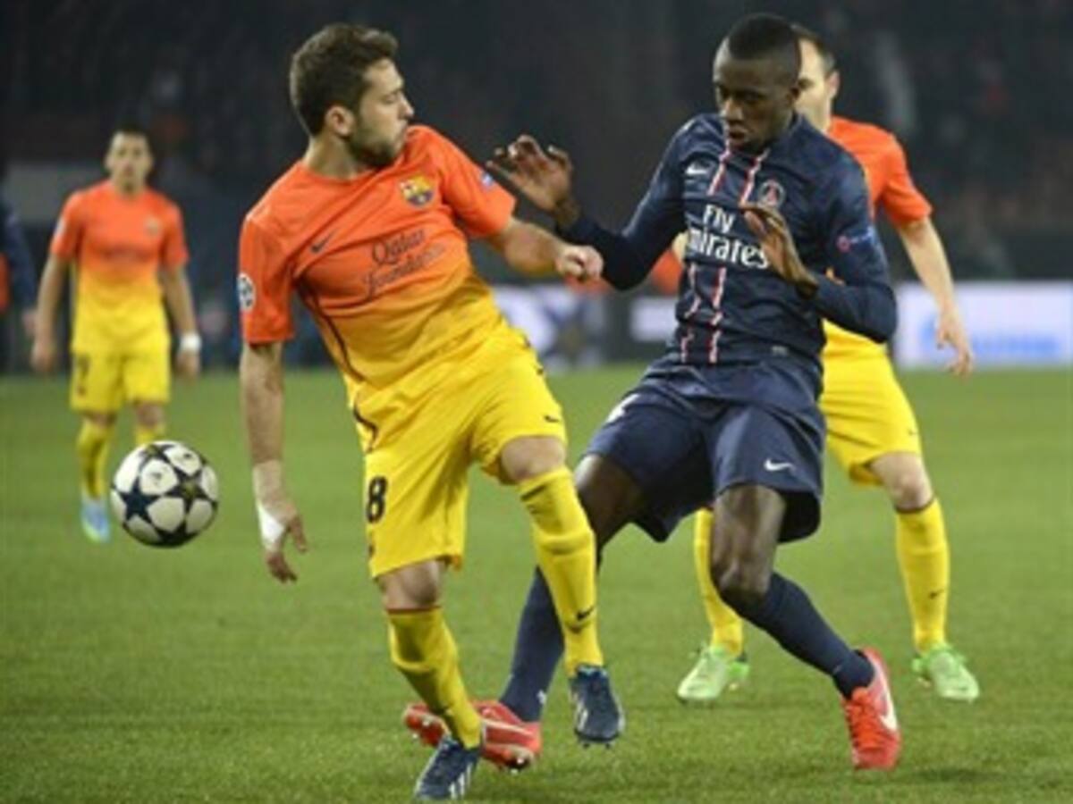 Barcelona empata a dos goles con el París Saint Germain, Messi sale lesionado