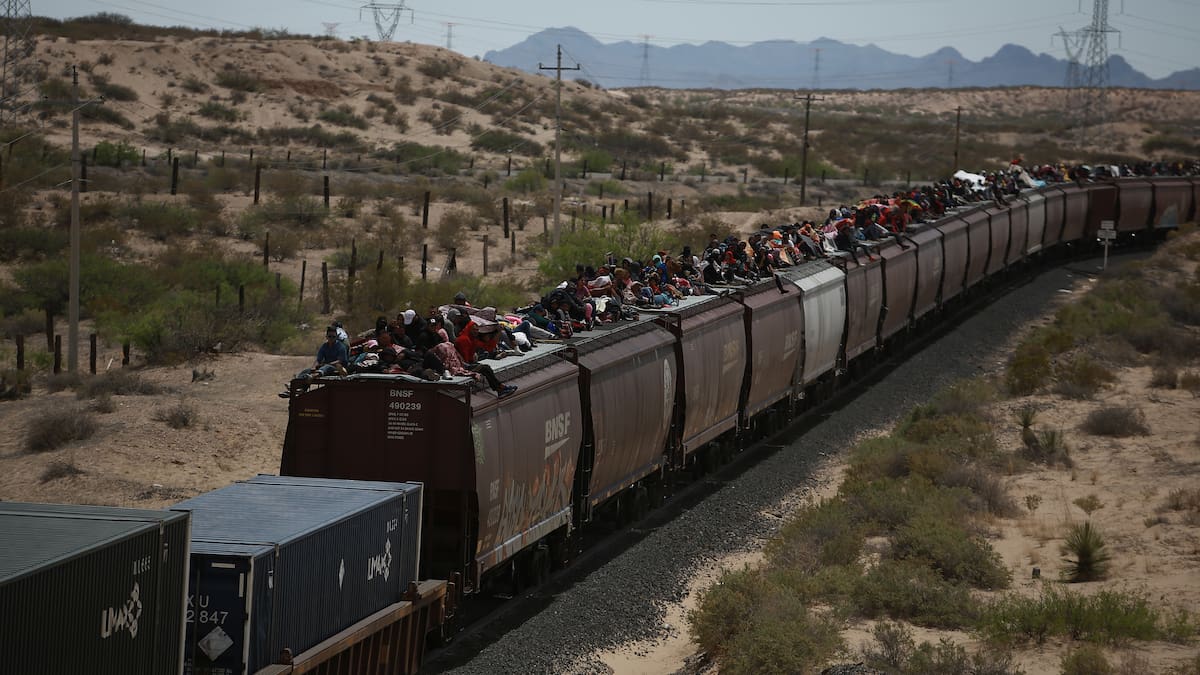 Autoridades de Texas encuentran seis migrantes muertos dentro de un tren en la frontera con México