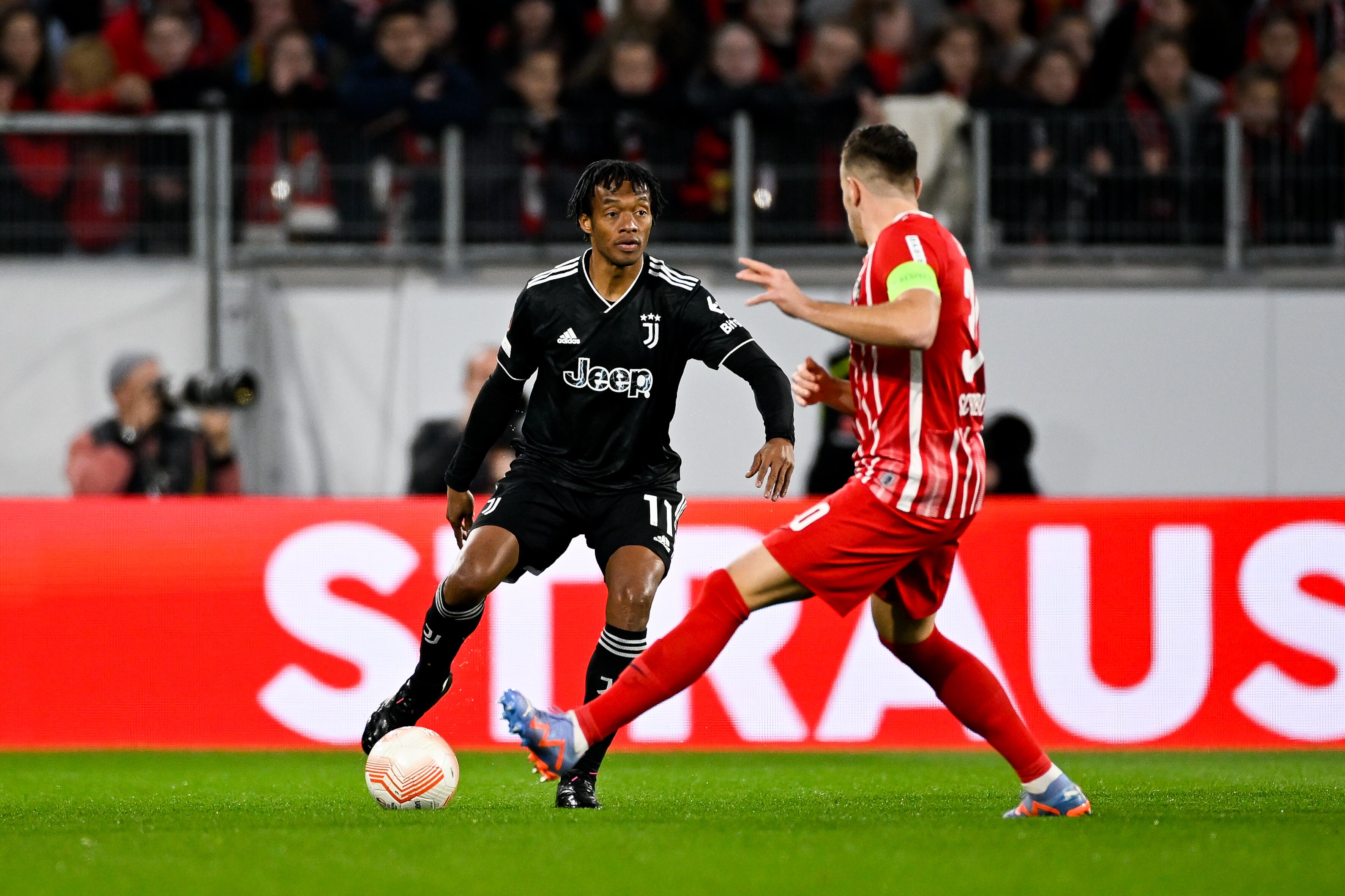 Juan Guillermo Cuadrado jugó en la clasificación de Juventus por Europa League. (Photo by Daniele Badolato - Juventus FC/Juventus FC via Getty Images)