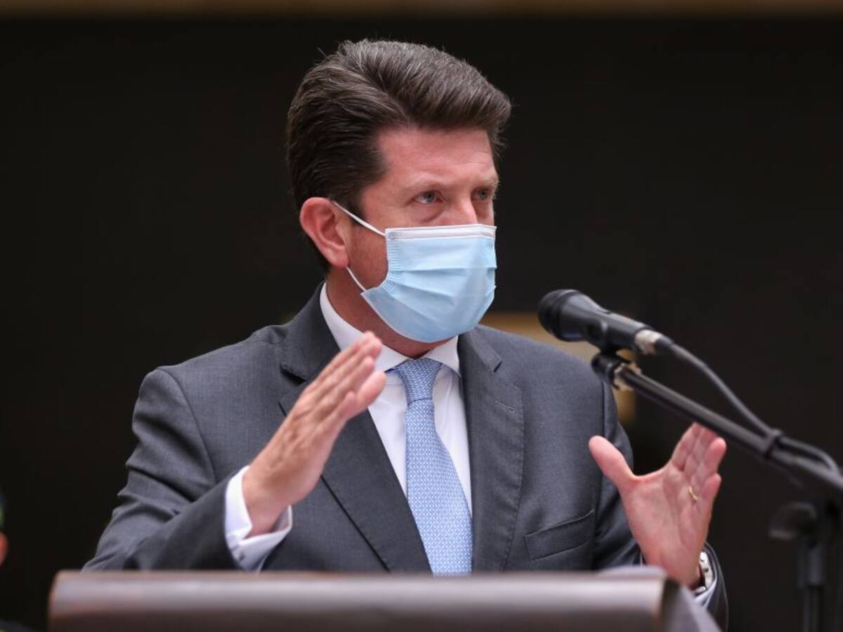 Ministro de Defensa: "150 vándalos saquearon bodegas en Buenaventura"