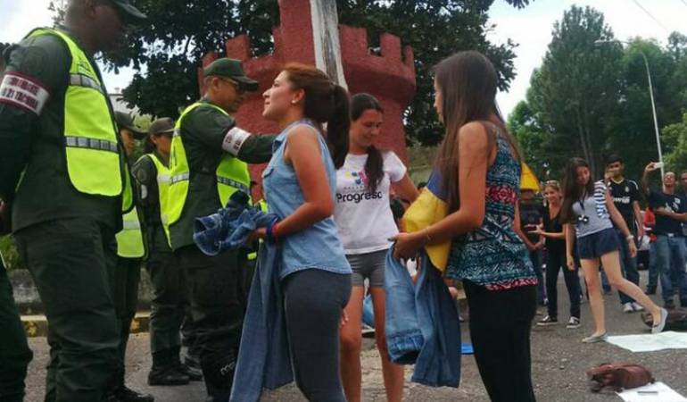 Los pantalones fueron entregados a efectivos de la guardia venezolana.