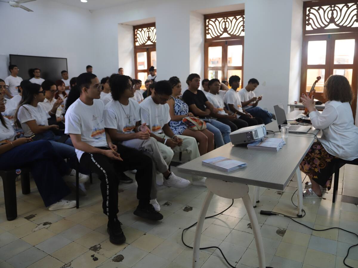 Expertos realizaron Seminario Internacional de Lutería en Unicartagena